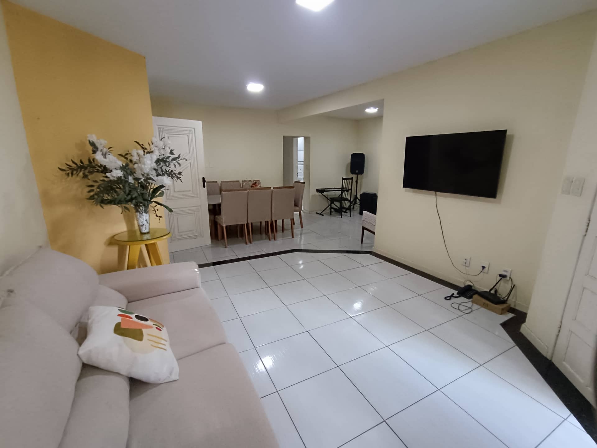 Apartamento com 3 quartos em Itapuã